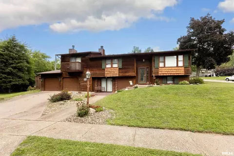 660 Northbrook Dr, Davenport, IA 52806