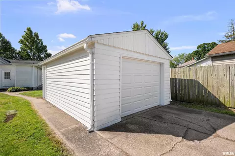 1565 29th Ave, Moline, IL 61265 photo 22