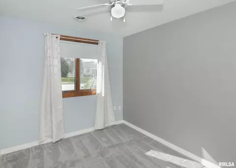 1104 40th St, Moline, IL 61265 photo 13