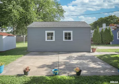 1104 40th St, Moline, IL 61265 photo 19