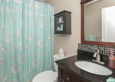 1104 40th St, Moline, IL 61265 photo 10