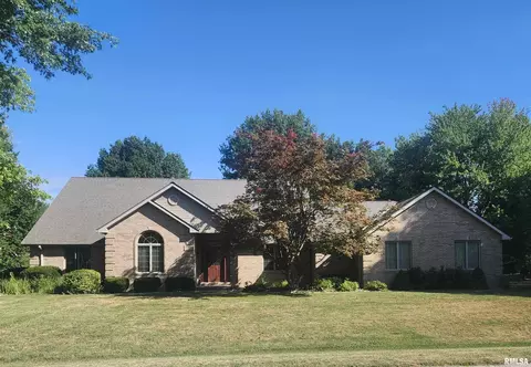 709 Birdie Ln, Quincy, IL 62305