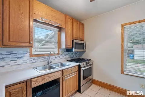 2218 11th Ave, Moline, IL 61265 photo 14