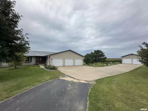 1770 442nd Ave, Clinton, IA 52732