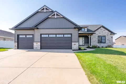 771 Muirfield Cir, Eldridge, IA 52748