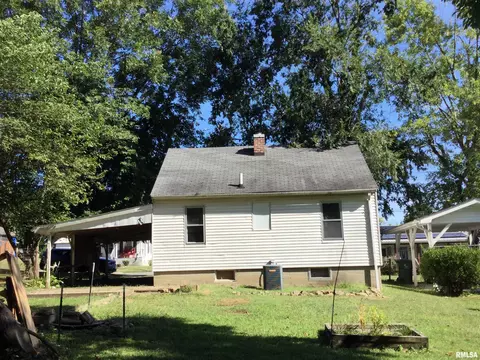 304 Douglas St, Anna, IL 62906 photo 2