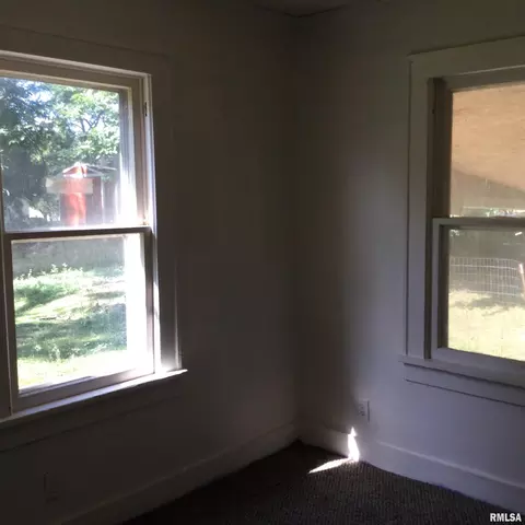 304 Douglas St, Anna, IL 62906 photo 9