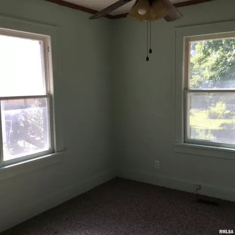 304 Douglas St, Anna, IL 62906 photo 8