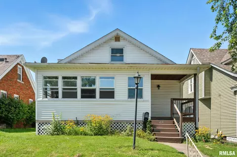 142 11th St, Silvis, IL 61282