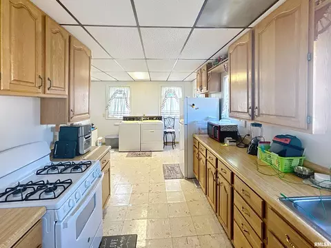 118 7th St, Silvis, IL 61282 photo 9