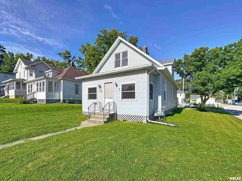 118 7th St, Silvis, IL 61282 photo 2