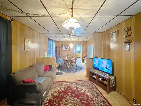118 7th St, Silvis, IL 61282 photo 5