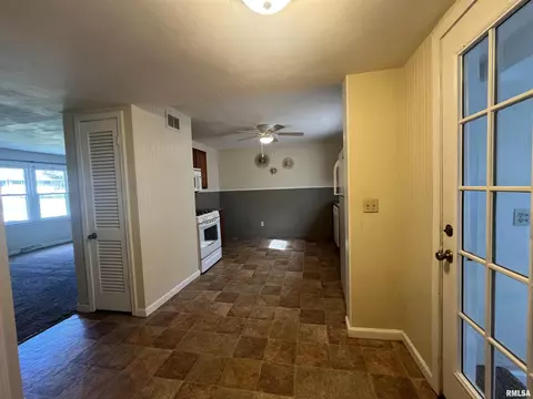 2338 48th St, Moline, IL 61265 photo 7