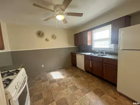 2338 48th St, Moline, IL 61265 photo 6