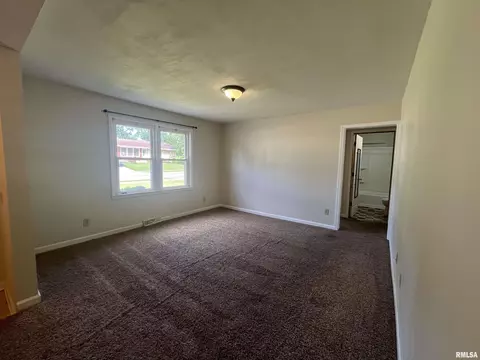 2338 48th St, Moline, IL 61265 photo 4
