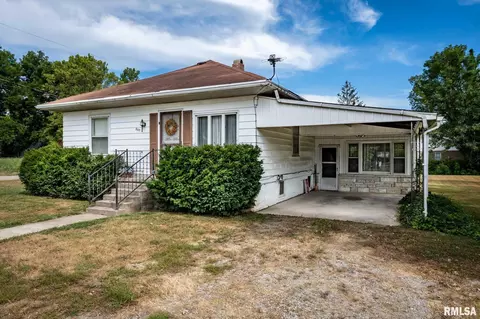 215 W Buckner St, Buckner, IL 62819