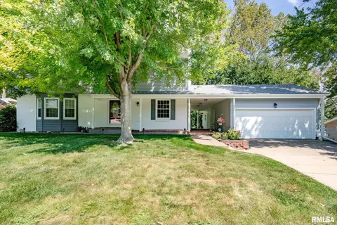 6296 Dodds Dr, Bettendorf, IA 52722