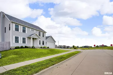 1265 W 63rd St, Davenport, IA 52806