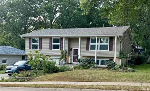 4244 Wittmann Dr, Davenport, IA 52806