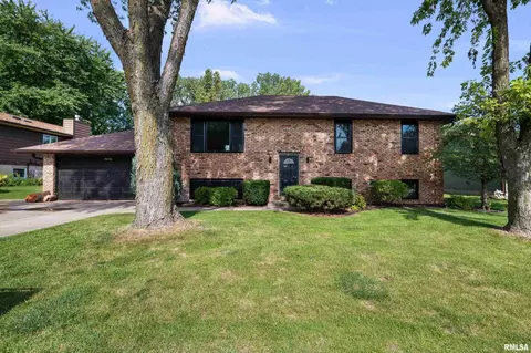 2230 Emerald Dr, Davenport, IA 52804