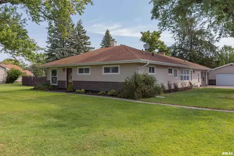 111 E 2nd St, Coal Valley, IL 61240