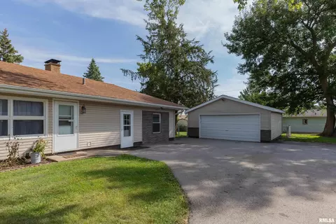 111 E 2nd St, Coal Valley, IL 61240 photo 5