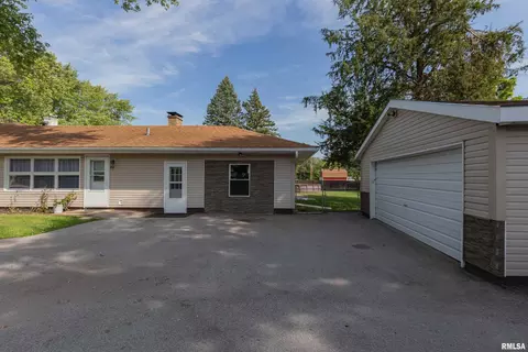 111 E 2nd St, Coal Valley, IL 61240 photo 6