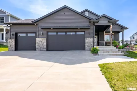 3812 Joyce Ln, Davenport, IA 52806