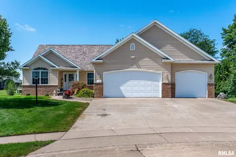 41 Jacob Ct, Eldridge, IA 52748