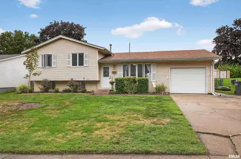 1866 Providence Dr, Bettendorf, IA 52722