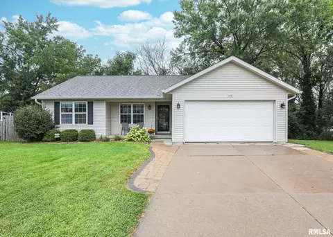 1438 N Zenith Ave, Davenport, IA 52804