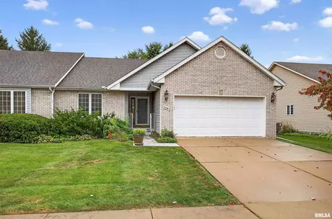 3463 Maple Glen Dr, Bettendorf, IA 52722