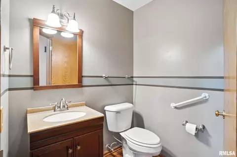 301 E 11th Ave, Coal Valley, IL 61240 photo 8