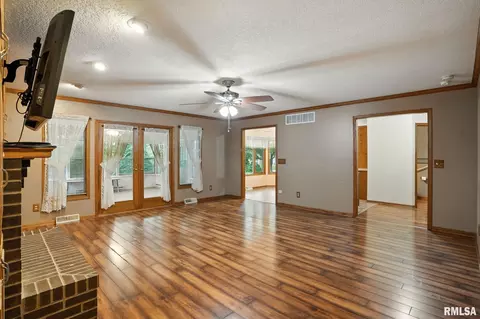 301 E 11th Ave, Coal Valley, IL 61240 photo 15