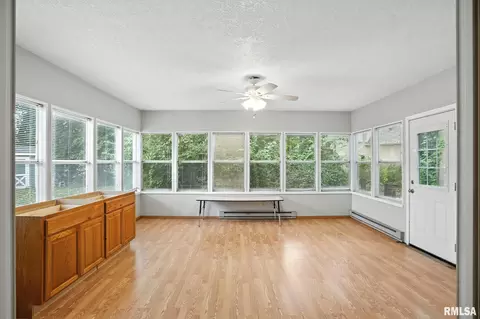 301 E 11th Ave, Coal Valley, IL 61240 photo 16