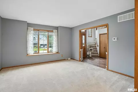 301 E 11th Ave, Coal Valley, IL 61240 photo 5