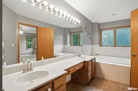 301 E 11th Ave, Coal Valley, IL 61240 photo 20