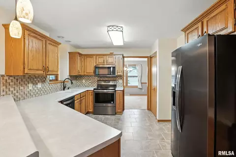301 E 11th Ave, Coal Valley, IL 61240 photo 10