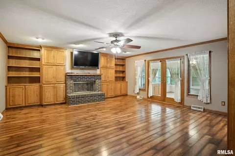 301 E 11th Ave, Coal Valley, IL 61240 photo 14