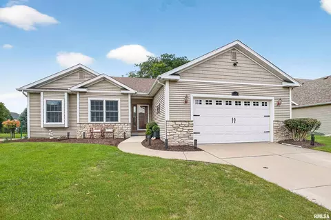 1634 Rhinelander Ct, Davenport, IA 52804