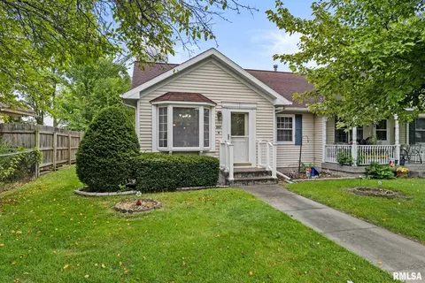 207 N Mississippi St, Blue Grass, IA 52726