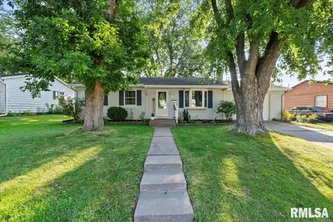 1107 N Thornwood Ave, Davenport, IA 52804