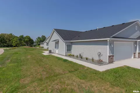 114 Beacon Harbor Cir, East Moline, IL 61244