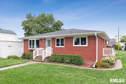 411 15th Ave, Fulton, IL 61252 photo 2