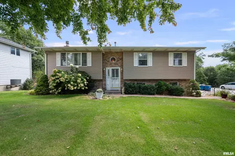 4718 5th St, East Moline, IL 61244