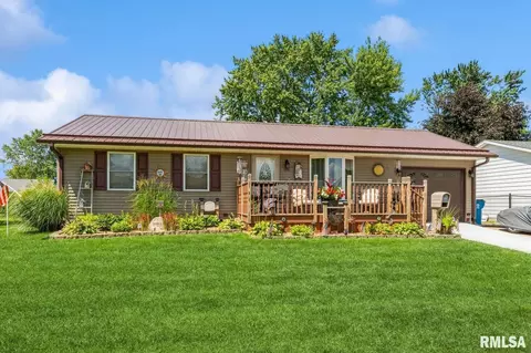 1451 16th Ave, Camanche, IA 52730