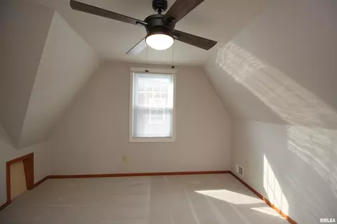 2437 28th St, Moline, IL 61265 photo 20