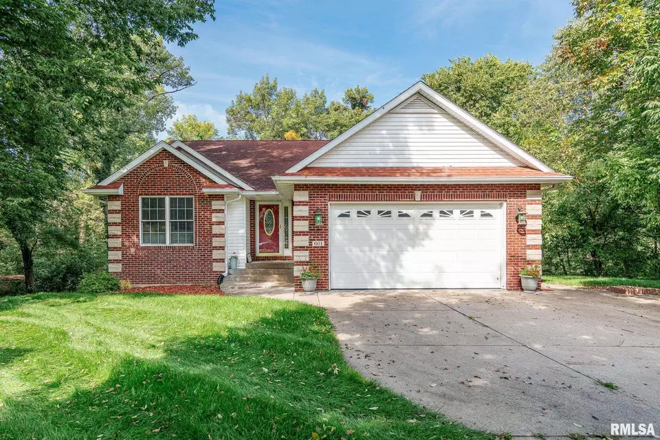 Exterior - 601 Cherry Ct, Colona, IL 61241 photo 4 of 6