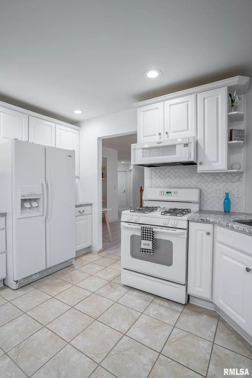 Kitchen - 601 Cherry Ct, Colona, IL 61241 photo 3 of 3