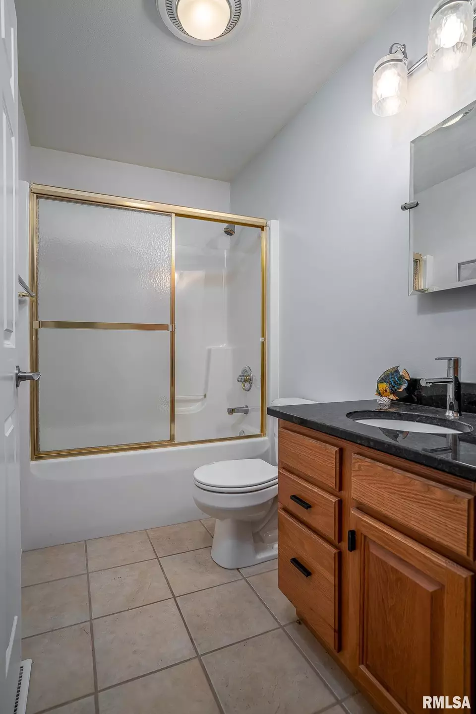 Bath - 601 Cherry Ct, Colona, IL 61241 photo 4 of 5